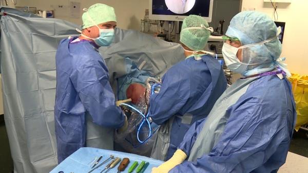 Presentation followed by Live Surgery: rotator cuff repair then round table