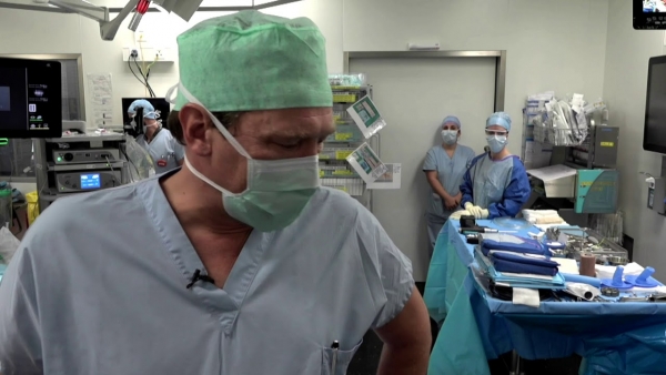Presentation of the live surgery session from the operating room